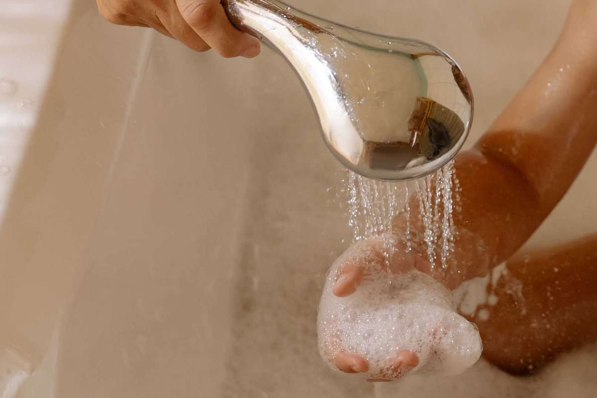 Cómo limpiar el cabezal de la ducha paso a paso de forma fácil y